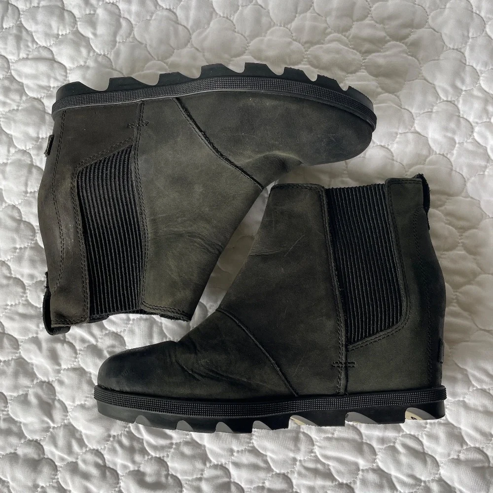 SOREL‎ Joan of Arctic Wedge II Chelsea Boots Size 8.5